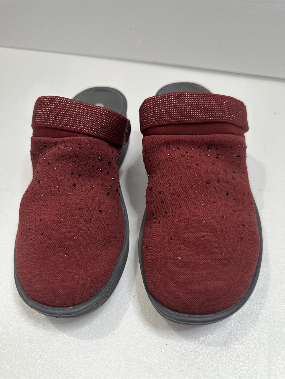 BZees Burgundy Slip-On Clog with Sparkle Detail size 8.5